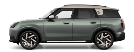 MINI Countryman in der Farbe Grün als Neuwagen in Seitenansicht ohne Hintergrund