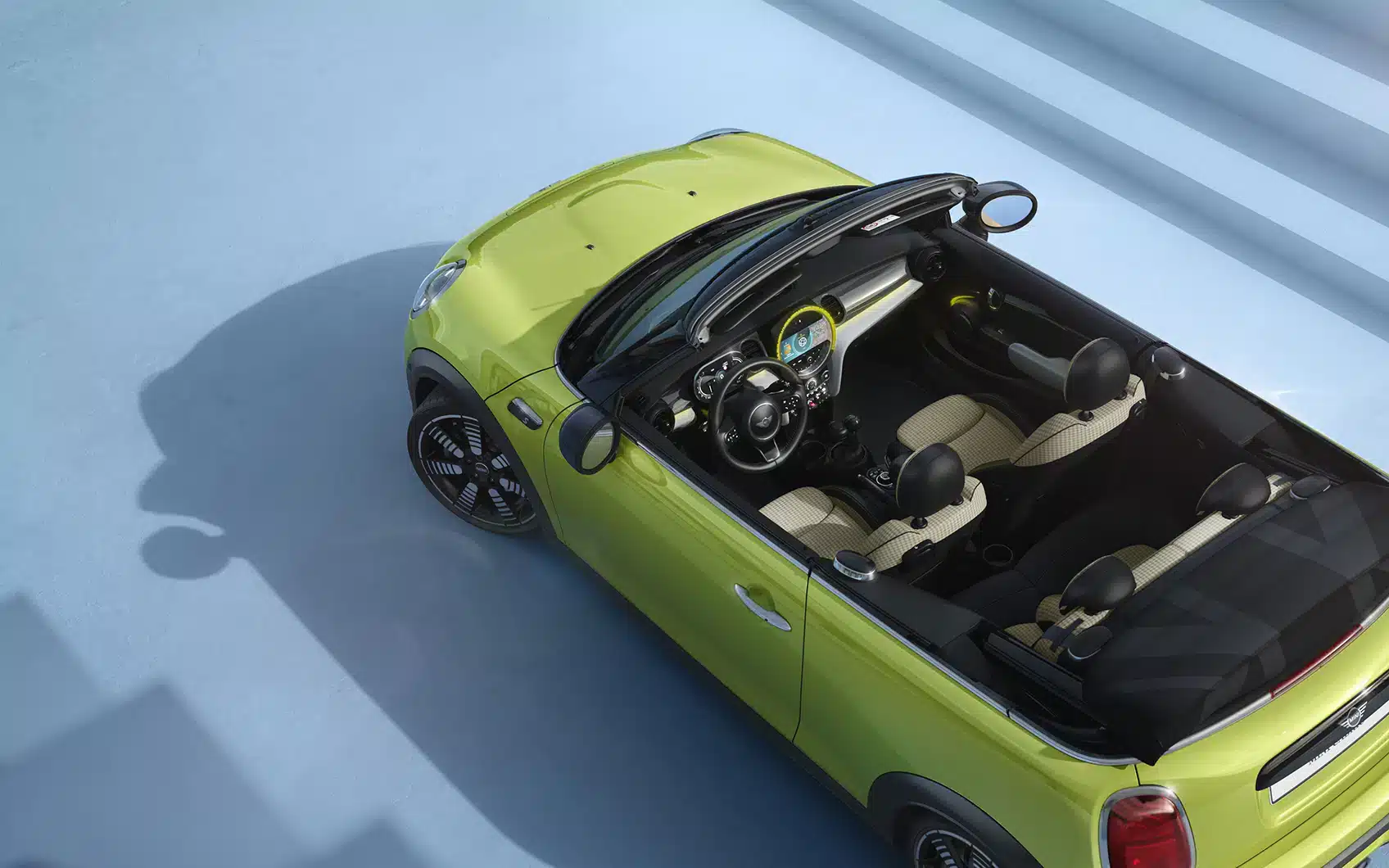 MINI Cabrio mit offenem Verdeck