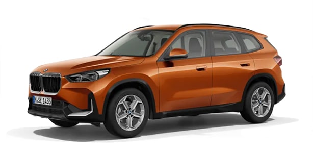 BMW X1 in der Farbe orange als Neuwagen in Frontansicht ohne Hintergrund