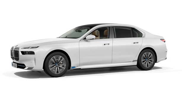 BMW i7 in der Farbe weiß als Neuwagen in Frontansicht ohne Hintergrund