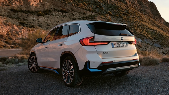 bmw-ix1-galeriebild-heckansicht.jpg