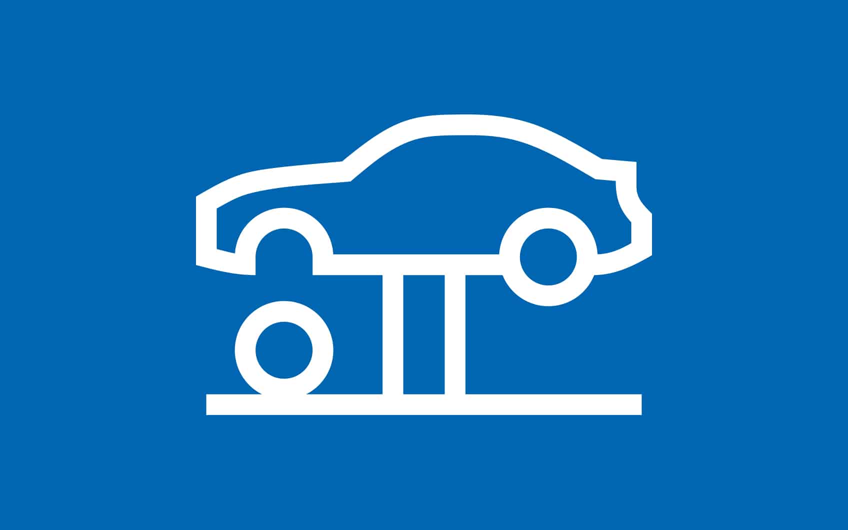 Weißes Icon von einem Auto auf der Hebebühne auf blauem Hintergrund