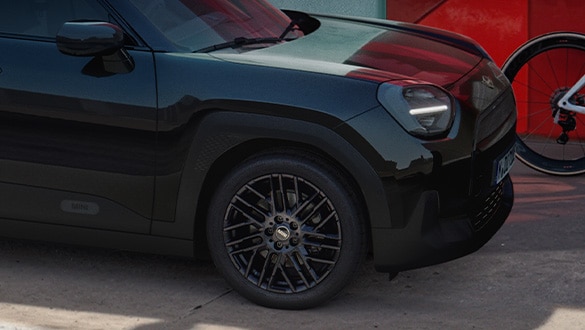 Nahaufnahme der Front eines MINI Aceman Blackyard