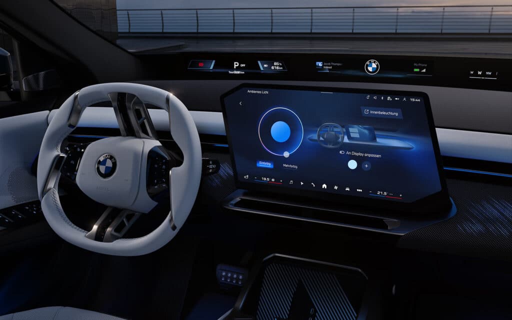Nahaufnahme des BMW iX3 Cockpits mit digitalem Display und Ambientebeleuchtungseinstellung.