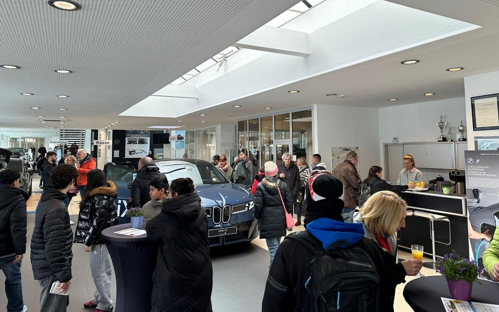 Autohaus mit vielen Besuchern am Frühlingsfest 2026 in Filderstadt