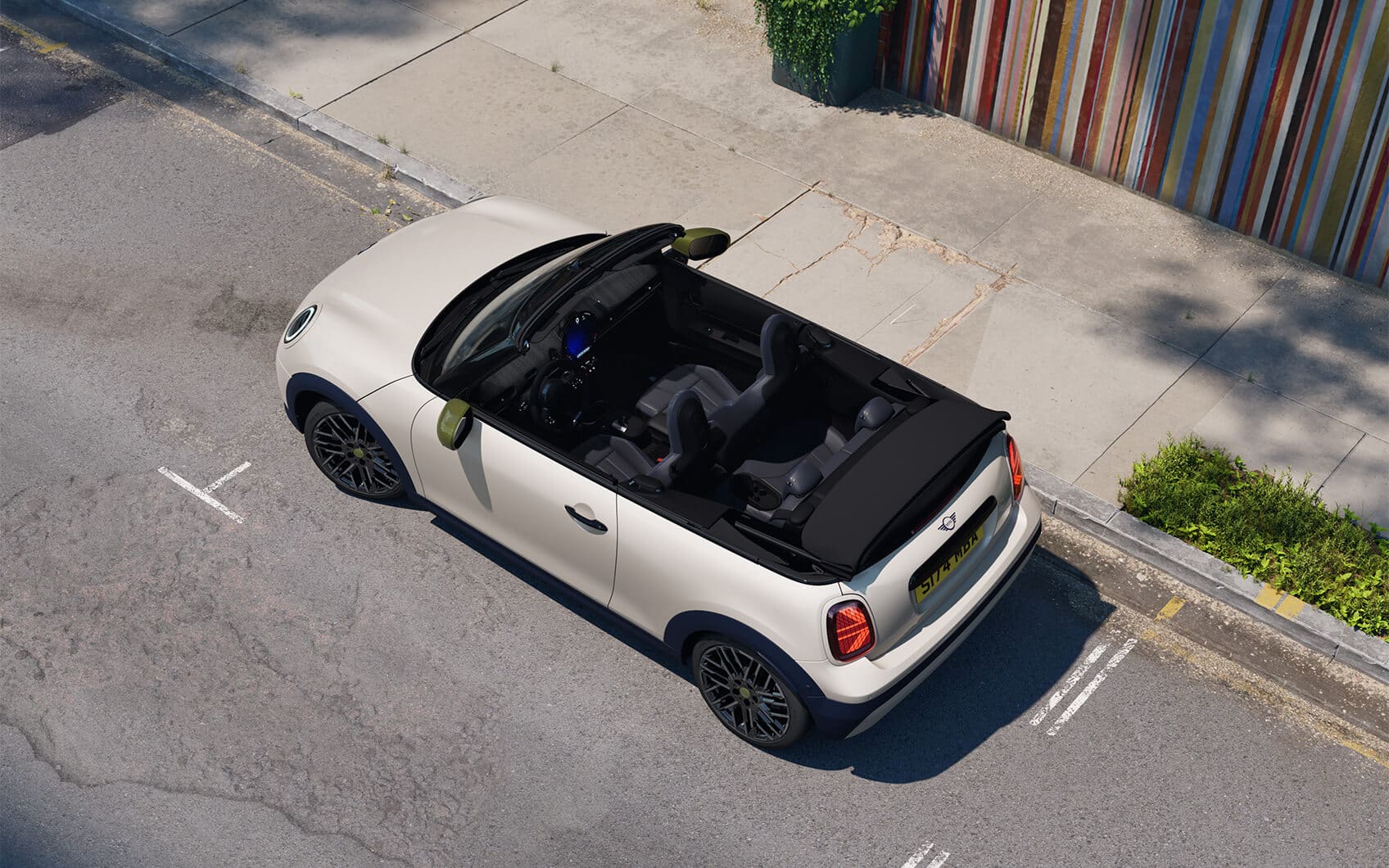 MINI Cabrio Paul Smith Edition aus der Vogelperspektive