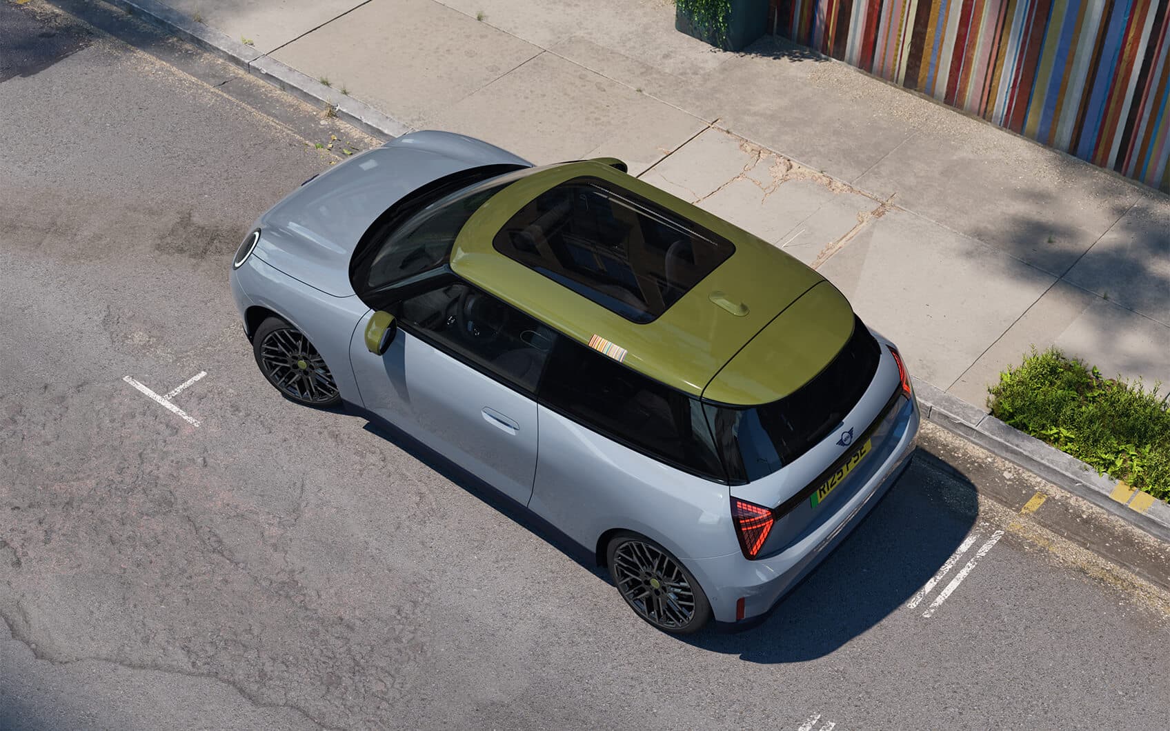 MINI Cooper Electric Paul Smith Edition aus der Vogelperspektive
